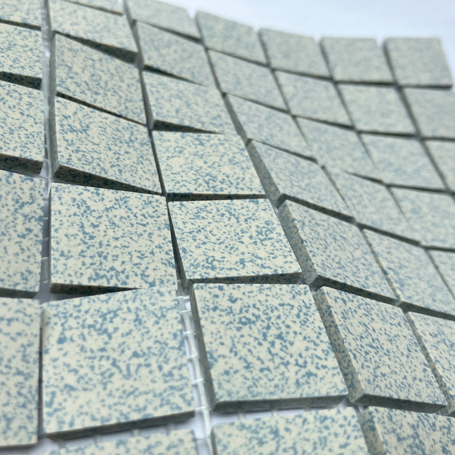 Winckelmans Bleu 208 Mouchetés – carreaux de mosaïque mats de 20x20 mm sur filet