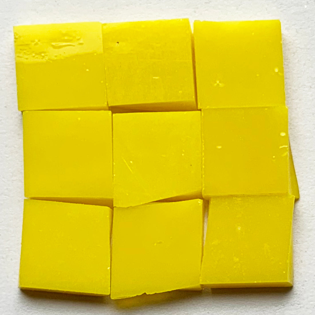 Détail de Tiffany Glacier Jaune soleil avec neuf tesselles de verre