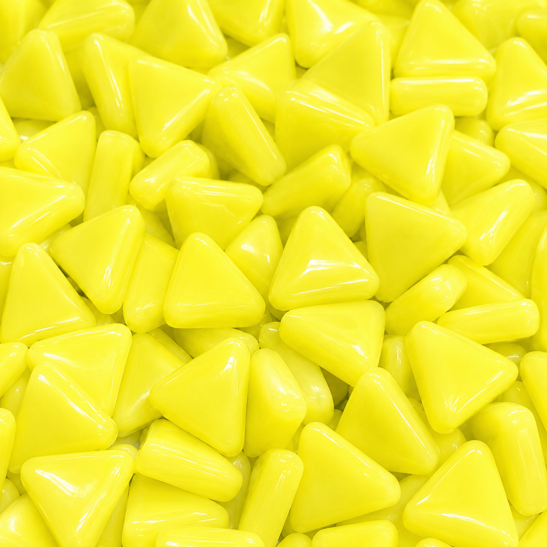 Mini triângulo de mosaico de vidro verde e amarelo