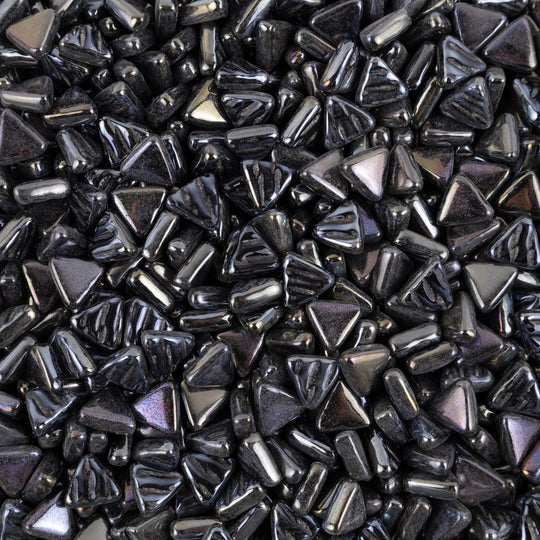 Mini triângulo de mosaico de vidro iridescente preto opaco