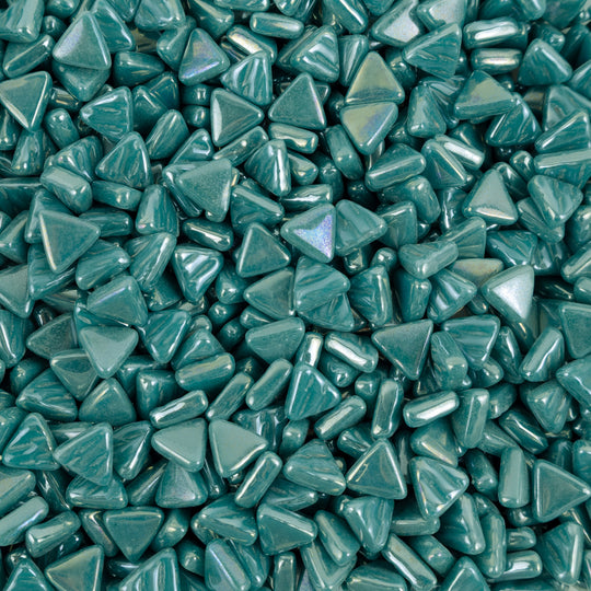 Mini triângulo de mosaico de vidro iridescente ciano escuro