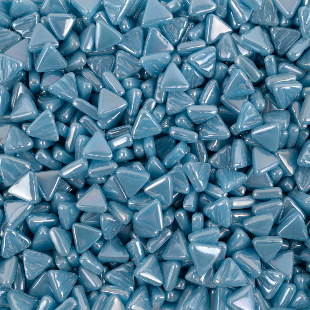 Packshot Mini Glass Mosaic Triangle Iridised – blue – 8mm