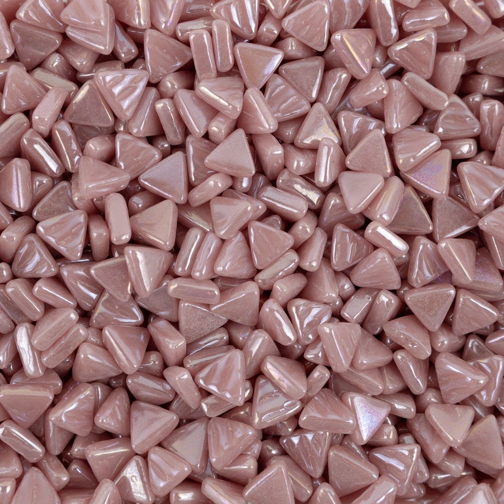 Packshot Mini Glass Mosaic Triangle Iridised – pink – 8mm
