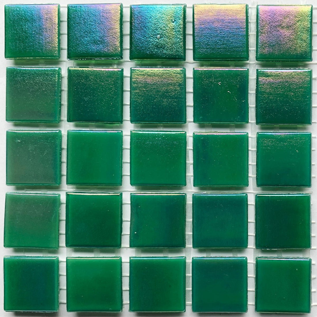 Verre Mosaique - glass mosaic -Glasmosaik-glasmozaïek-Glasmozaiek Iriserend 20mm Jadegroen - mosaicshop