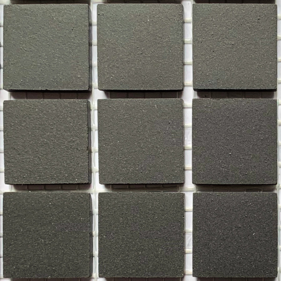 Winckelmans Noir – matte mozaïektegels van 20x20 mm op gaas